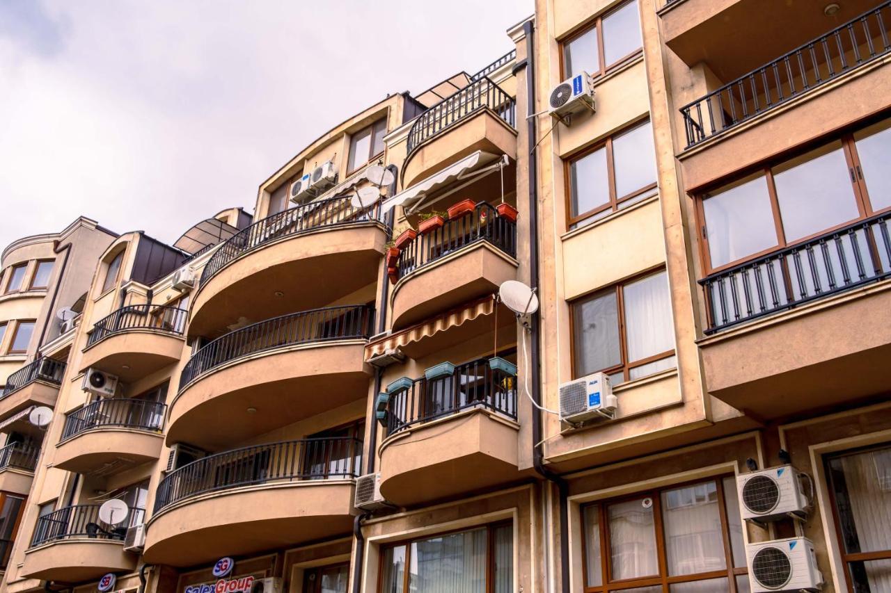 Semiramida Central Studio Varna ภายนอก รูปภาพ